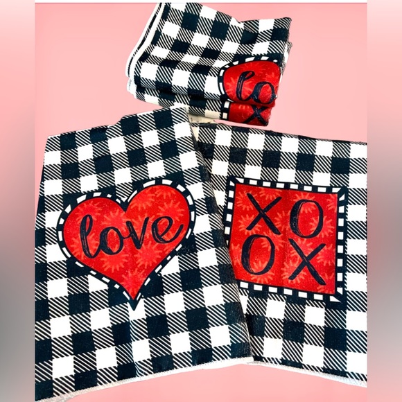 NIP SET of 2 Towels-heart & XOXO kitchen/bathroom - Picture 6 of 7